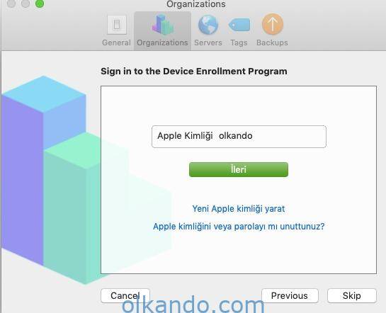Apple Configurator, "Sign in to the Device Enrollment Program" adımı. Apple Kimliği alanı ve İleri düğmesi görünüyor.