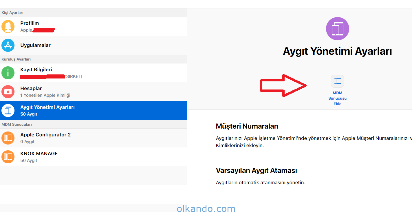 Apple İşletme Yönetimi, Aygıt Yönetimi Ayarları ekranı. Solda MDM sunucuları listeleniyor (Apple Configurator 2 ve Knox Manage); sağda kırmızı okla işaretlenmiş "MDM Sunucusu Ekle" düğmesi var.