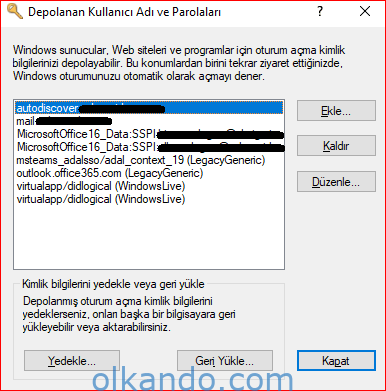 "Depolanan Kullanıcı Adı ve Parolaları" penceresi. Kayıtlı kimlik bilgileri listeleniyor; sağda Ekle, Kaldır ve Düzenle düğmeleri, altta yedekleme ve geri yükleme seçenekleri var.