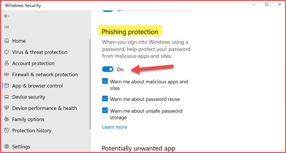 Windows Güvenliği penceresi, Uygulama ve tarayıcı denetimi bölümü. "Phishing protection" başlığı ve altındaki açma düğmesi On konumunda; parola yeniden kullanımı ve güvensiz parola saklama uyarıları işaretli.