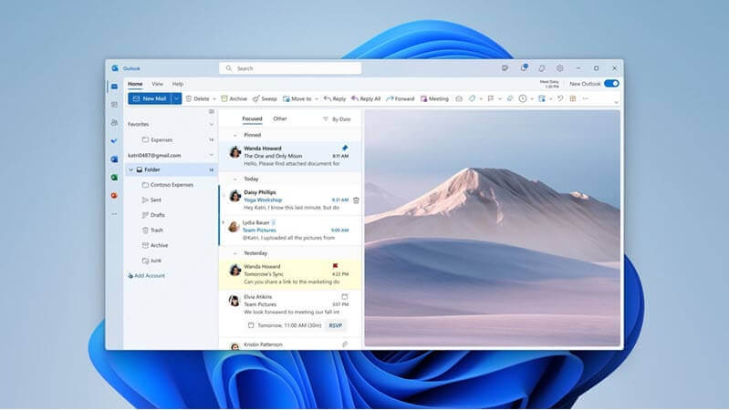 Yeni Outlook uygulamasının ekran görüntüsü. Sol tarafta hesap ve klasör listesi, ortada Odaklanmış/Diğer sekmeleriyle gelen kutusu, sağda okuma bölmesi.